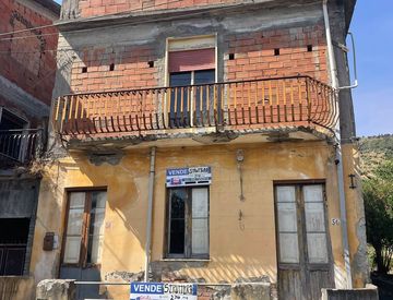 Facciata - Casa indipendente in Vendita in SP81 58 a Castiglione di Sicilia
