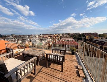 Terrazza - Attico, mansarda in Vendita in Piazza Sante Bargellini a Roma
