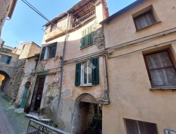 Vista - Rustico, casale in Vendita in Via San Salvatore 8 a Pietrabruna