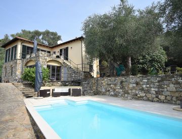 Foto 1 di 45 - Villa in Vendita in Via ai Prati a Diano San Pietro