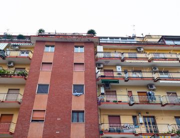 Quadrilocale in Vendita in Via Michele Guadagno a Napoli 120mq