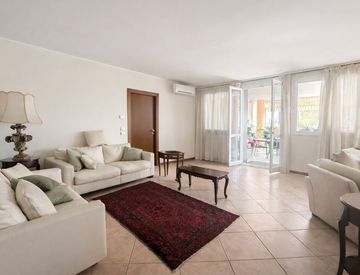 Soggiorno - Appartamento in Vendita in Via Ca' di Cozzi 4 a Verona
