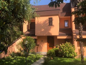 Facciata - Villetta a schiera in Affitto in Via Superga 53 a Baldissero Torinese