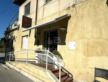 Foto 1 di 18 - Pizzeria in Vendita in Piazza XXV Aprile a Seravezza
