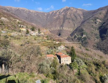 Foto 1 di 12 - Rustico, casale in Vendita in SP65 11 a Molini di Triora