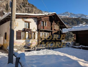 Foto 1 di 20 - Casa indipendente in Vendita in Via Monte Rosa a Macugnaga