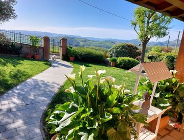 Giardino - Villetta a schiera in Vendita in Via Casa Grana a Serramazzoni