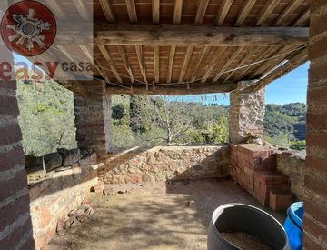 Terrazza - Rustico, casale in Vendita in Via Della Cappella a Lucca