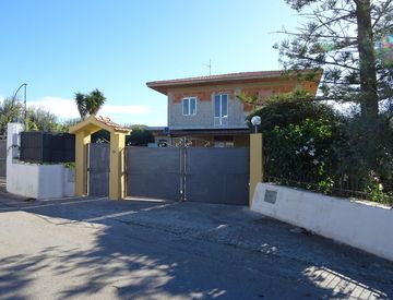 Foto 1 di 24 - Casa bifamiliare, trifamiliare in Vendita in SP66 3 a Modica