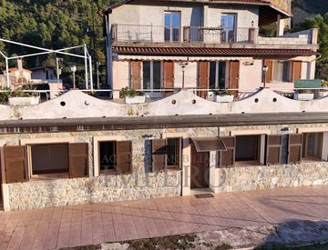 Foto 1 di 34 - Casa bifamiliare, trifamiliare in Vendita in Strada Senza Nome a Camporosso