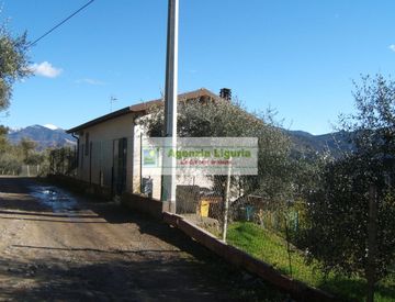 Foto 1 di 10 - Casa indipendente in Vendita in Località Alpicella Loc a Perinaldo