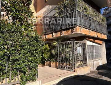 Piscina - Trilocale in Affitto in Via Antonio Serra 82 a Roma