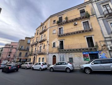 Vista - Casa bifamiliare in Vendita in Piazza San Domenico 2 a Catania