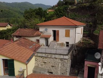 Facciata - Casa indipendente in Vendita in Via Sant'Antonio 15 a Rocchetta di Vara