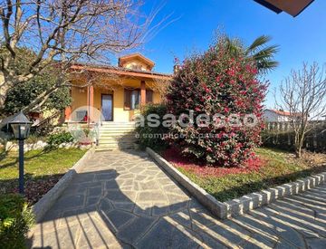 Foto 1 di 52 - Villa in Vendita in Via Faldella a Crescentino