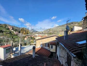 Foto 1 di 28 - Casa indipendente in Vendita in Via Dritta a Vallecrosia