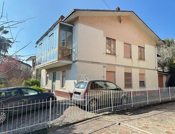 Foto 1 di 32 - Casa indipendente in Vendita in zona Centro a Serramazzoni
