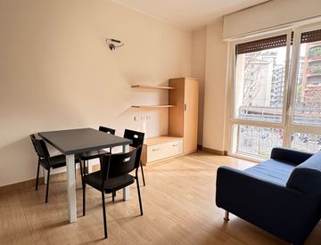 Soggiorno - Bilocale in Affitto in Piazza de Angeli Ernesto a Milano