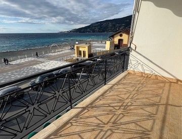 Terrazza - Attico, mansarda in Vendita in Via Cavalieri di Malta a Ospedaletti