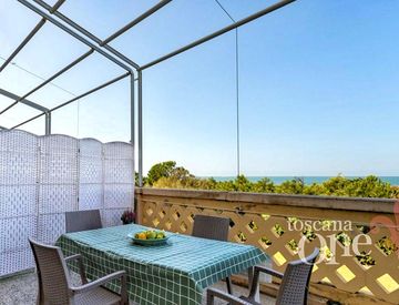 Terrazza - Quadrilocale in Vendita in Viale del Tirreno 70 a Pisa
