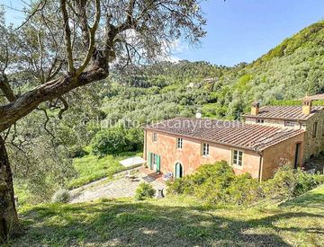 Facciata - Rustico, casale in Vendita in Via per Torre a Lucca