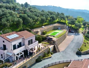 Foto 1 di 33 - Bilocale in Vendita in Via Imperia 21 a Civezza