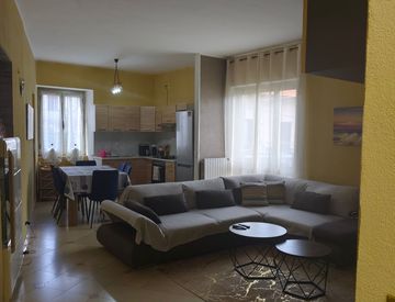 Soggiorno - Trilocale in Vendita in Via Trento a Laveno-Mombello