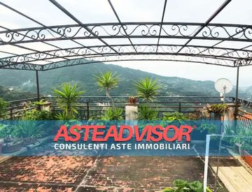Foto 1 di 42 - Casa bifamiliare, trifamiliare in Vendita in Via Matteotti 27 a Perinaldo