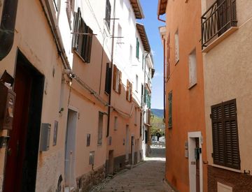 Foto 1 di 18 - Casa indipendente in Vendita in Via Maraldi a Perinaldo