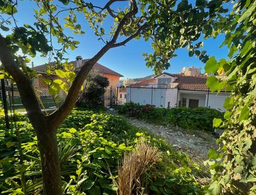 Giardino - Villa in Vendita in Via Diano Calderina 38 a Imperia