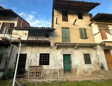 Foto 1 di 7 - Rustico, casale in Vendita in Via Santhià 3 a Alice Castello