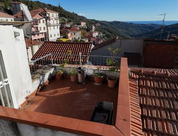 Terrazza - Rustico, casale in Vendita in Via San Salvatore 5 a Pietrabruna