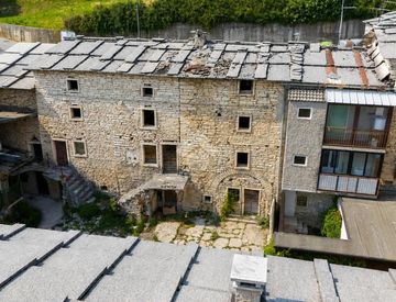 Facciata - Rustico, casale in Vendita in Via Giuseppe Garibaldi a Sant'Anna d'Alfaedo