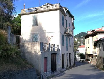 Foto 1 di 26 - Casa indipendente in Vendita in Via Gioberti a Perinaldo