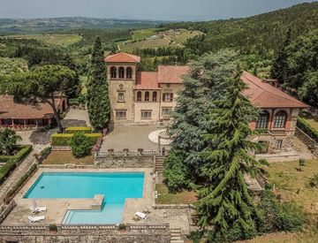 Piscina - Locale commerciale in Vendita in Loc.Le Fioraie a Castellina in Chianti