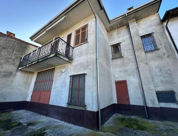 Foto 1 di 27 - Casa bifamiliare, trifamiliare in Vendita in Via Giuseppe Verdi 1313 a Borgo Vercelli