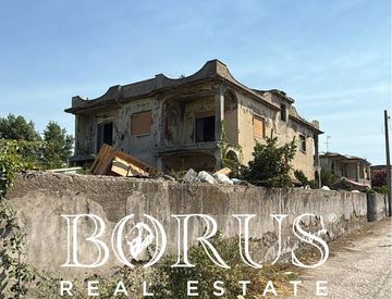 Facciata - Casa indipendente in Vendita in Viale Fiume Oglio a Castel Volturno