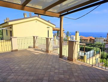 Foto 1 di 25 - Bilocale in Vendita in Via Aurelia Ponente 70 a Santo Stefano al Mare