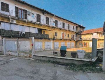 Foto 1 di 34 - Bilocale in Vendita in Via Dalmazia 13 a Vercelli