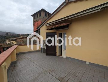 Foto 1 di 12 - Trilocale in Affitto in Viale Circonvallazione a Loro Ciuffenna