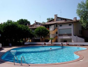 Piscina - Quadrilocale in Vendita in zona Lido di Spina a Comacchio