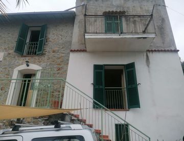Foto 1 di 25 - Villetta a schiera in Vendita in Via della Resistenza a Ventimiglia