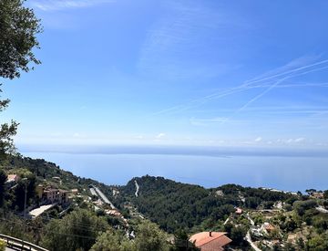 Foto 1 di 73 - Casa bifamiliare, trifamiliare in Vendita in Via delle Ginestre 31 a Ventimiglia