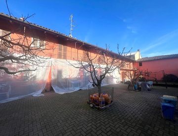 Foto 1 di 16 - Casa bifamiliare, trifamiliare in Vendita in Via P. Roncarolo 65 a Stroppiana