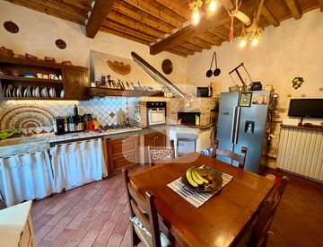 Cucina - Rustico, casale in Vendita in Via di Sant'Alessio 1850 a Lucca