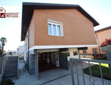 Foto 1 di 34 - Villa in Vendita in Via Ignazio Amedeo Galletti 19 a Vercelli