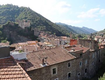 Foto 1 di 27 - Casa indipendente in Vendita a Dolceacqua