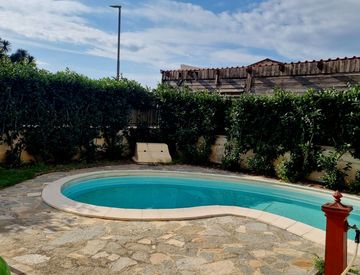 Piscina - Casa bifamiliare, trifamiliare in Vendita in Via Masseria Vecchia 124 a Giugliano in Campania