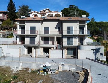 Foto 1 di 8 - Villetta a schiera in Vendita in Via Arcangelo Reitano a Trecastagni