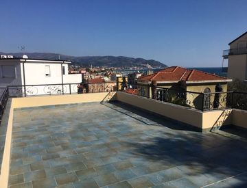 Terrazza - Casa indipendente in Vendita in Diano Marina a Diano Marina